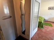 Helle Wohnung mit moderner Möblierung