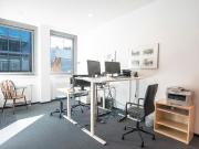 Heller klimatisierter Büroraum für mehrere Arbeitsplätze...