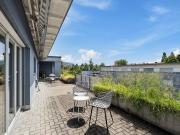 HELLER WOHNBEREICH MIT SCHWEDENOFEN – PENTHOUSE IN BAAR