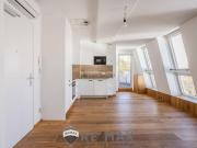 Helles Dachgeschoss, Garage, Klima nähe U1