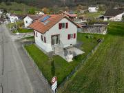 Helles Haus mitten im Grünen in Montsevelier