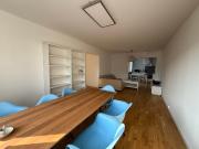 Helles Refugium mit Balkon