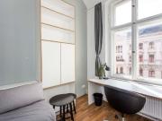 Helles Zimmer in 5 Zimmer Wohnung in Schöneberg, Berlin