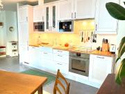 helles Zimmer in 2 Frauen WG