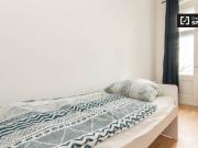 Helles Zimmer zur Miete in einer Wohnung mit 5...