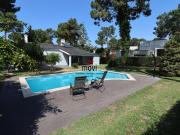 Herdade Aroeira, moradia térrea com jardim e piscina