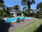 Herdade Aroeira, moradia térrea com jardim e piscina