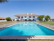 Herdade com 57 ha, habitação e piscina no distrito de Évora