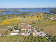 Herdade confinante com acesso ao Grande Lago Alqueva com...