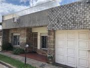 Hermosa casa 4 ambientes con terraza, patio y jardin
