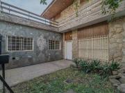 Hermosa casa 5amb. c/parque y consultorio/oficina!