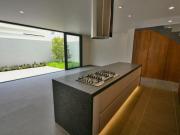 Hermosa casa a estrenar en Solares