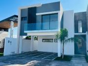 Hermosa casa a excelente precio en cerrada con amenidades