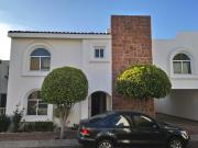 Hermosa Casa Amueblada en Renta en fraccionamiento...