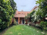 Hermosa casa clasica en San Isidro con techos altos y...