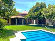 Hermosa casa con alberca en condominio