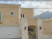 HERMOSA CASA CON ALBERCA EN VENTA DE REMATE EN...