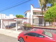 HERMOSA CASA CON AMPLIO ESPACIO EN RESIDENCIA...