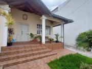 Hermosa Casa con amplio jardín