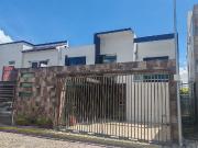 HERMOSA CASA CON AMPLIO JARDIN MUY CERCA DE PERIFERICO Y...