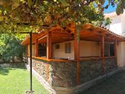 HERMOSA CASA CON AMPLIOS ESPACIOS Y ENTORNO NATURAL