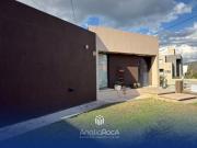 Hermosa Casa con Estilo Moderno