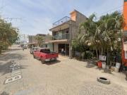 Hermosa casa con local comercial en 63737...