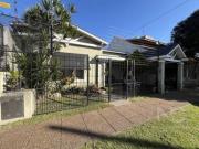 CASA DE 6 AMBIENTES CON PILETA EN VENTA EN BERNAL ESTE!
