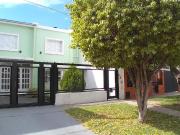 Hermosa casa con pileta y jardin! Oportunidad