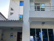 Hermosa casa con terraza y vista 360 a la ciudad amurallada