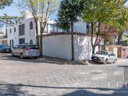 HERMOSA CASA CON UN PARQUE DIVINO A SOLO UNOS PASOS