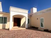 Hermosa casa de 1 piso, dentro de la exclusiva privada...