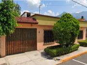 HERMOSA CASA DE 2 NIVELES CON EXCELENTE UBICACION