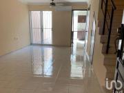 Hermosa Casa de 2 Niveles en Excelente Ubicación en la...