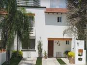 HERMOSA CASA DE 2 NIVELES EN RESIDENCIAL CENTRO SUR