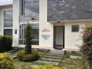 Hermosa casa de 2 plantas en renta sector Conocoto