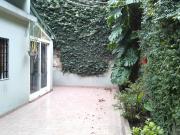 Hermosa casa de 3 ambientes en Flores con amplios...