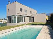 Hermosa casa de 3 dormitorios + dependencia con pileta...