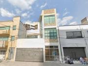Hermosa Casa de 3 niveles de Remate Bancario en CDMX