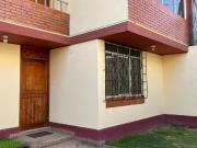 Hermosa casa de 3 pisos en Monterrico, Surco – 200 m²