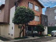 HERMOSA CASA DE 3 PISOS EN VENTA LA PRIMAVERA