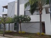 HERMOSA CASA DE 3 PISOS EN VENTA/RENTA EN LOMAS DE...