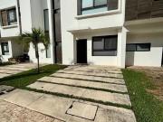 Amplia Casa de 3 Habitaciones y Patio Privado en La...