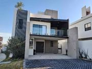 Hermosa casa de 4 habitaciones y cisterna en Pachuca