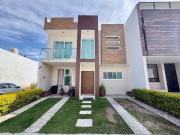 Hermosa Casa de 4 recamaras en Foret Residencial III