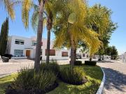 Hermosa Casa de 4 Recámaras y Cuarto de Servicio en La...