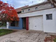 HERMOSA CASA DE 5 AMB CON PATIO, QUINCHO Y COCHERA DOBLE...