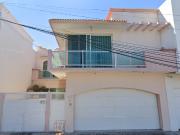 HERMOSA CASA DE DOBLE NIVEL