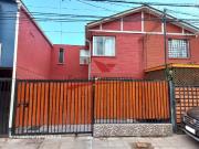 Hermosa Casa de Dos Pisos Ampliada con 2 Dormitorios, 1...