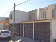 EJL Casa con 200 m² superficie de terreno, 3...